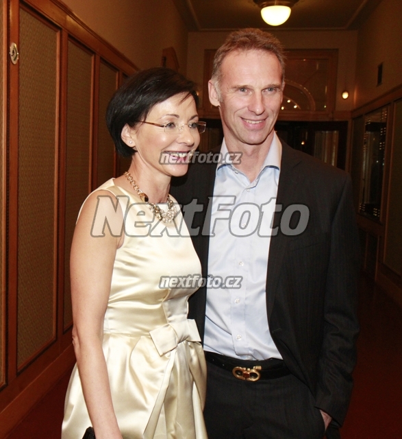 5689 Dominik Hasek Libuse Smuclerova