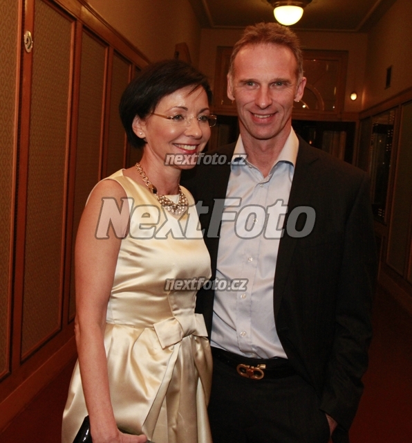 5690 Dominik Hasek Libuse Smuclerova