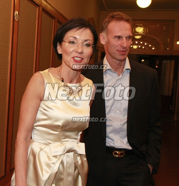 5694 Dominik Hasek Libuse Smuclerova