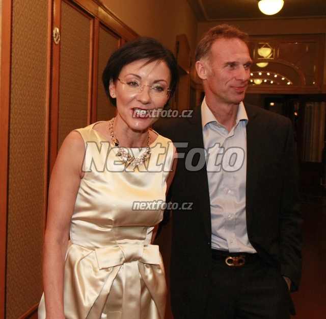 5695 Dominik Hasek Libuse Smuclerova
