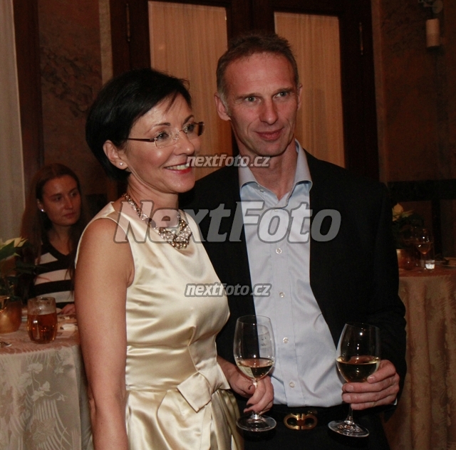 5728 Dominik Hasek Libuse Smuclerova