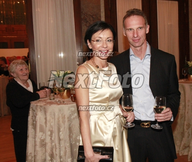 5735 Dominik Hasek Libuse Smuclerova