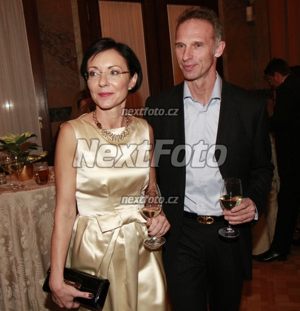 5736 Dominik Hasek Libuse Smuclerova