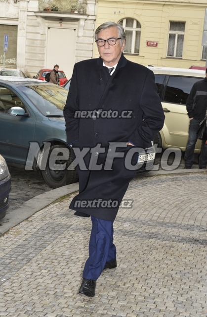 8260 Jiri Bartoska