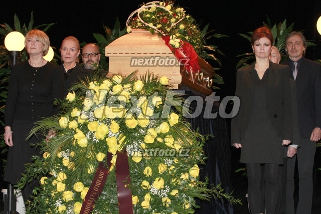9352 Dagmar Havlova Eliska Balzerova Simona Postlerova Martin Stropnicky