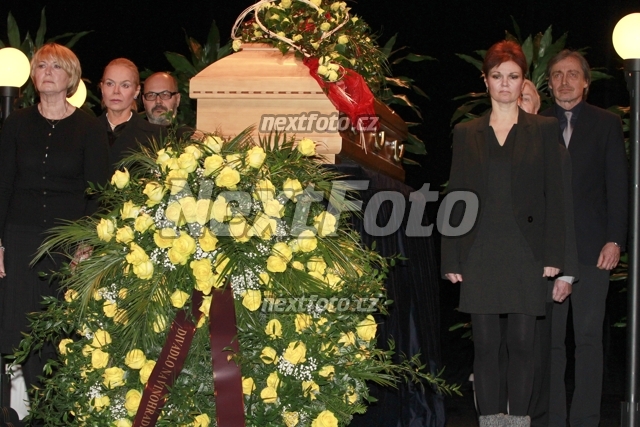 9353 Dagmar Havlova Eliska Balzerova Simona Postlerova Martin Stropnicky