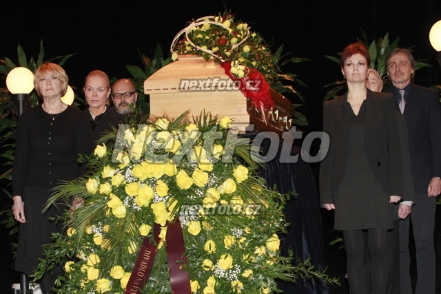 9356 Dagmar Havlova Eliska Balzerova Simona Postlerova Martin Stropnicky