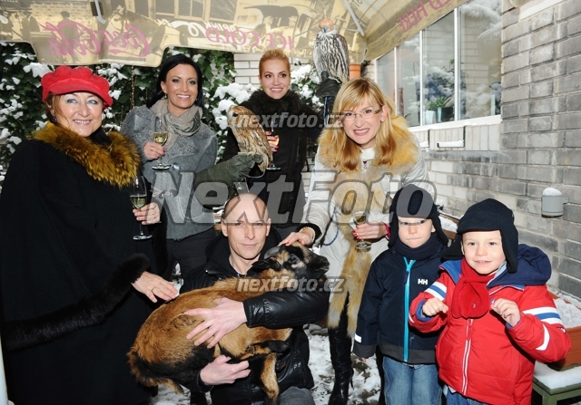 9158 Halina Pawlowska Gabina Partysova Dara Rolins Stepanka Duchkova Josef Busek Oskar