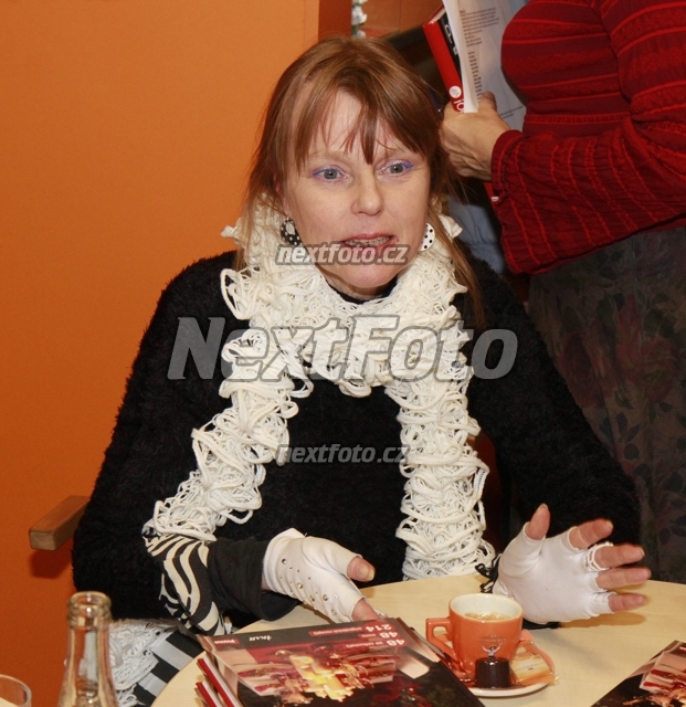 0877 Lenka Holas Korinkova