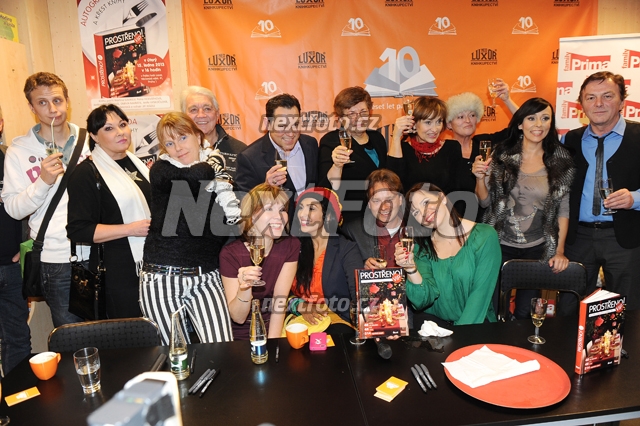 0916 Richard Nedved Dada Patrasova Lenka Korinkova Jiri Krampol Michaela Dolinova Anife Hassan Vyskocilova Pavel Vitek Marie Formackova Andrea Kalivodova Petra Cernocka Valerie Zawadska Heidi Janku Pavel Travnicek