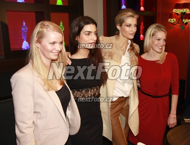 5417 Tereza Maxova Tonia Sotiropoulou Zuzana Vinzens