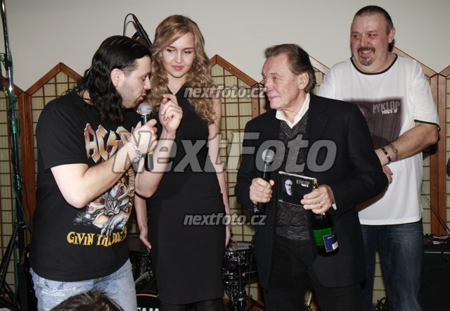 8328 Michal Kavalcik Dominika Synkova Pavel Vohnout Karel Gott