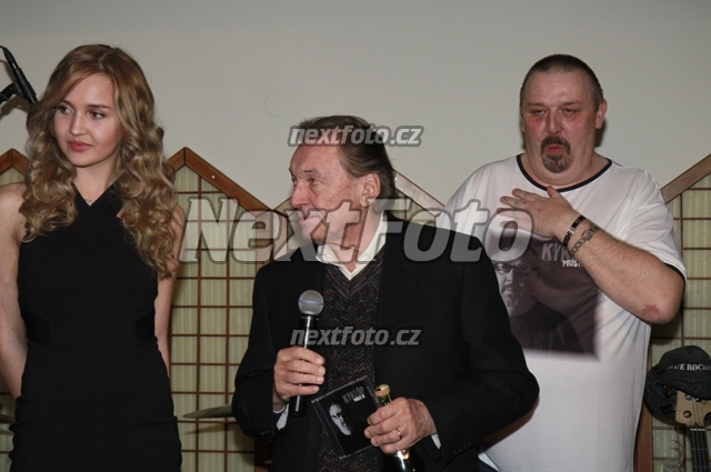 8331 Dominika Synkova Pavel Vohnout Karel Gott