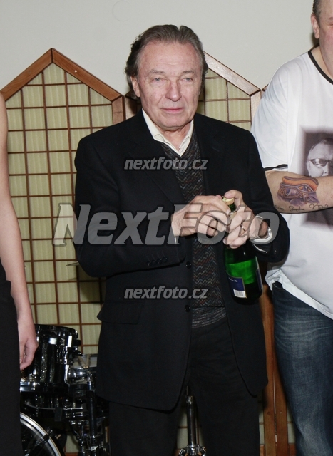 8342 Karel Gott
