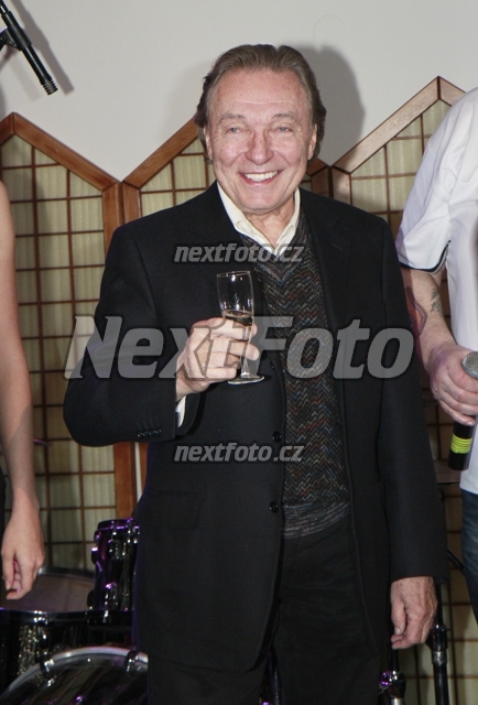 8387 Karel Gott