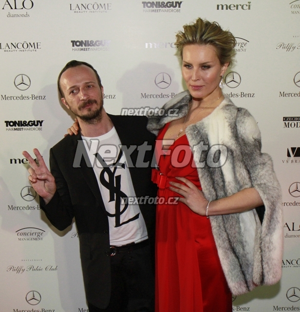 2700 Simona Krainova Mario Seckar