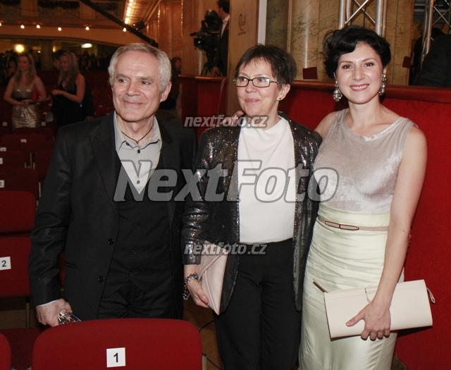 4028 Martha Issova Lenka Termerova Moris Issa