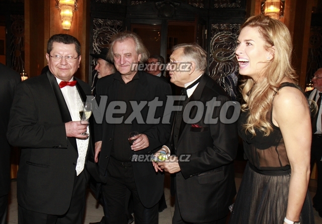 6204 Miro Smolak Jiri Menzel Borek Sipek Olga Menzelova
