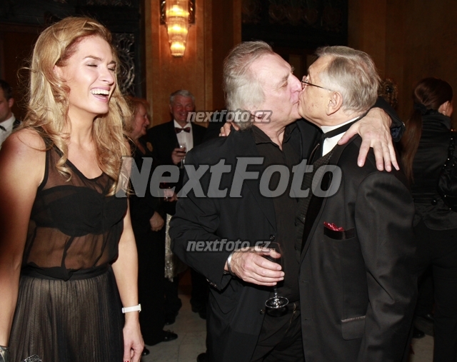 6226 Jiri Menzel Borek Sipek Olga Menzelova