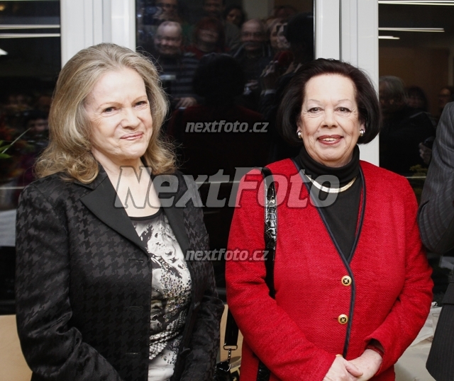 4396 Eva Pilarova Yvonne Prenosilova
