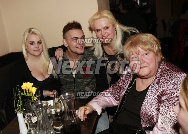 7700 Monika Stikova Charlotte Stikova