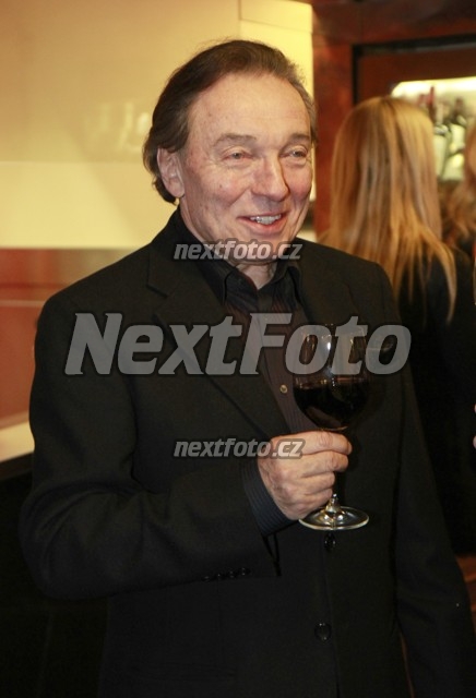 2926 Karel Gott
