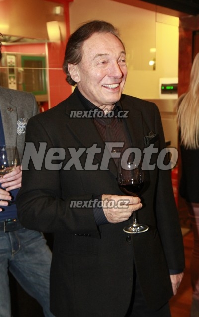 2943 Karel Gott