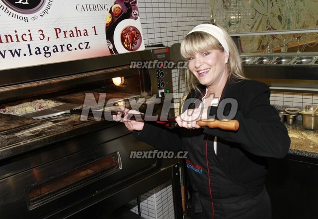 6216 Chantal Poullain