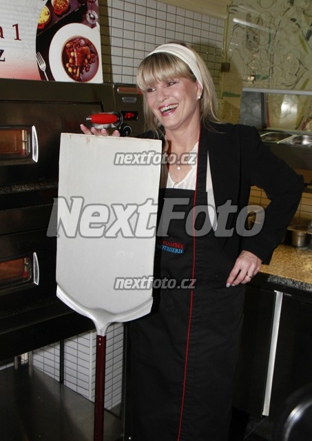 6236 Chantal Poullain