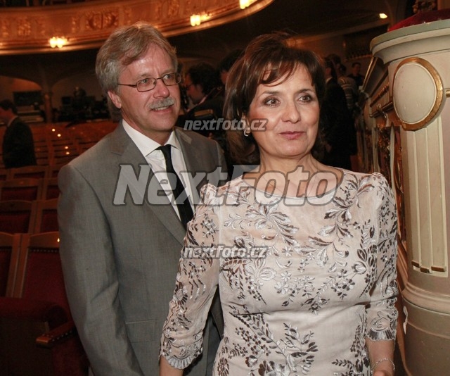 2210 Veronika Freimanova Vladimir Boucek