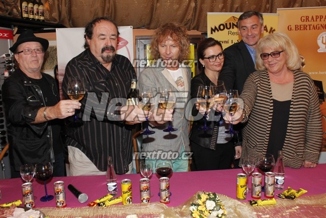 5571 Petr Janda Petr Novotny Peter Nagy Dana Moravkova Jan Censky Iva Huttnerova