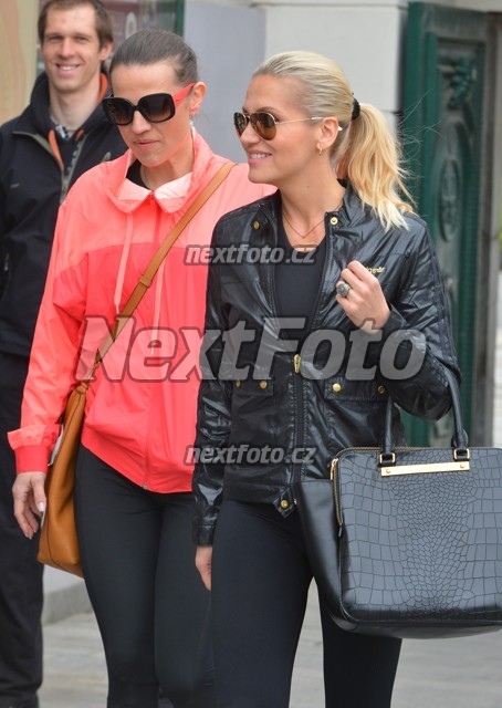 9919 Dara Rolins Eva Skallova