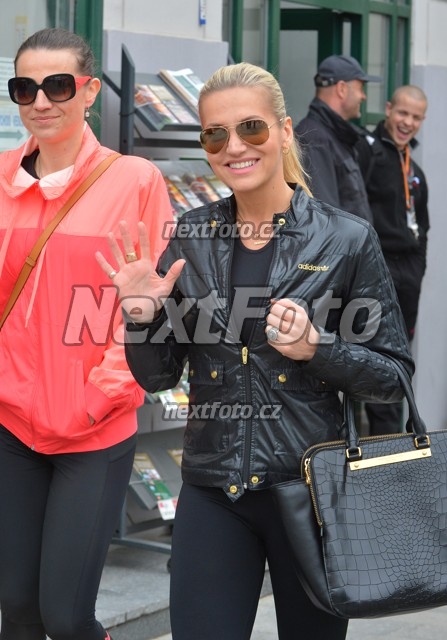 9925 Dara Rolins Eva Skallova