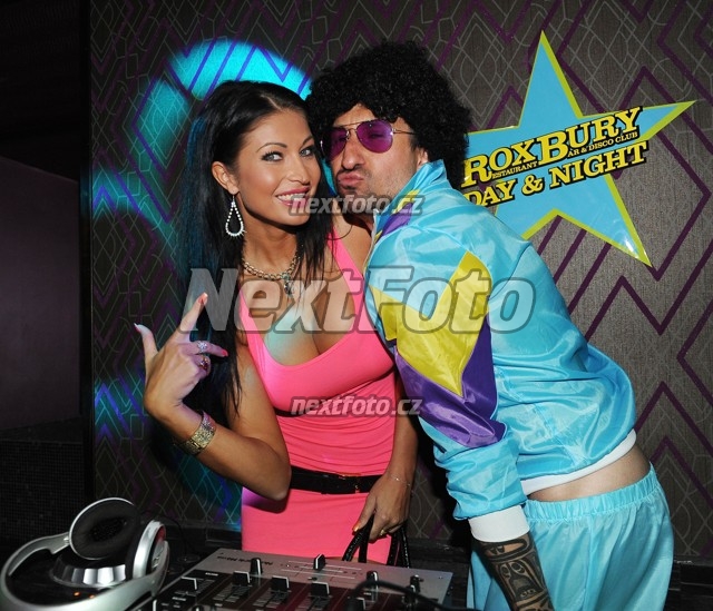 2450 Julie Zugarova Uwa