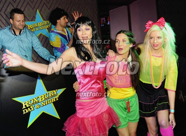 2477 Eva Decastelo Martina Gavriely Katerina Kristelova