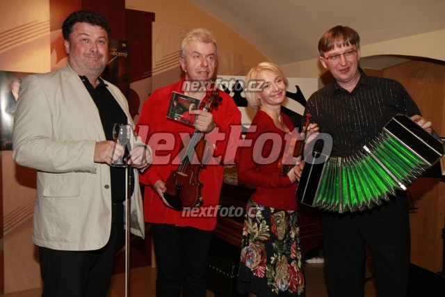 2807 Veronika Zilkova Jaroslav Sveceny Lukas Hurnik