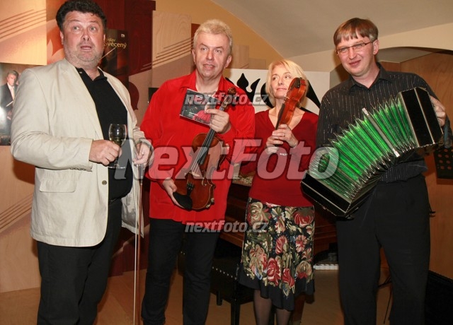 2811 Veronika Zilkova Jaroslav Sveceny Lukas Hurnik