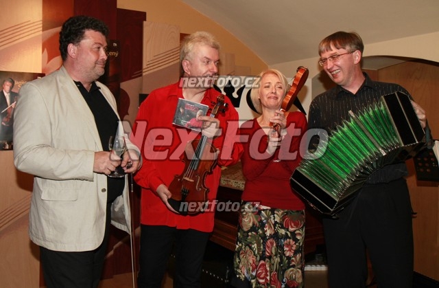 2812 Veronika Zilkova Jaroslav Sveceny Lukas Hurnik