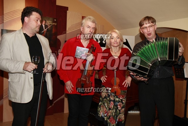 2813 Veronika Zilkova Jaroslav Sveceny Lukas Hurnik