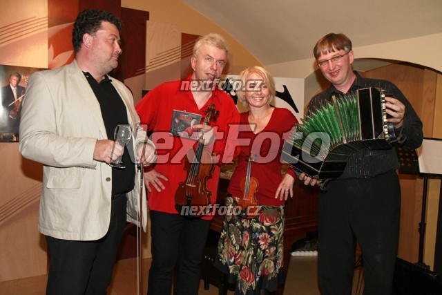2816 Veronika Zilkova Jaroslav Sveceny Lukas Hurnik