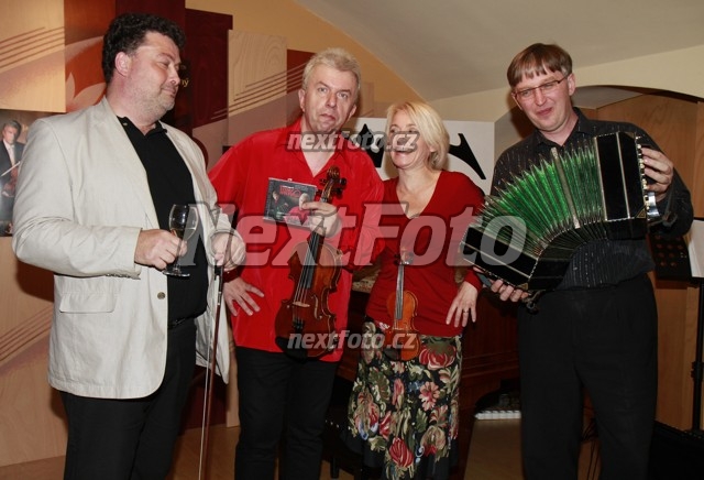 2817 Veronika Zilkova Jaroslav Sveceny Lukas Hurnik