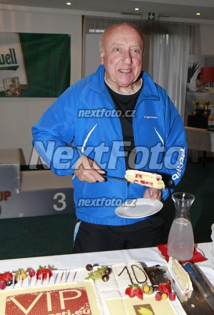 6830 Felix Slovacek