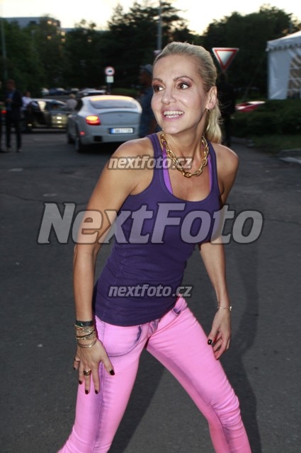 9052 Dara Rolins