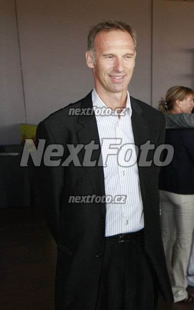 8701 Dominik Hasek