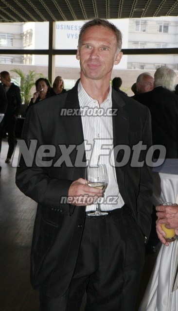 8709 Dominik Hasek