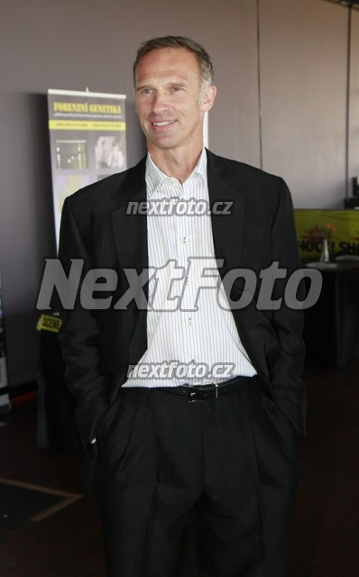 8800 Dominik Hasek