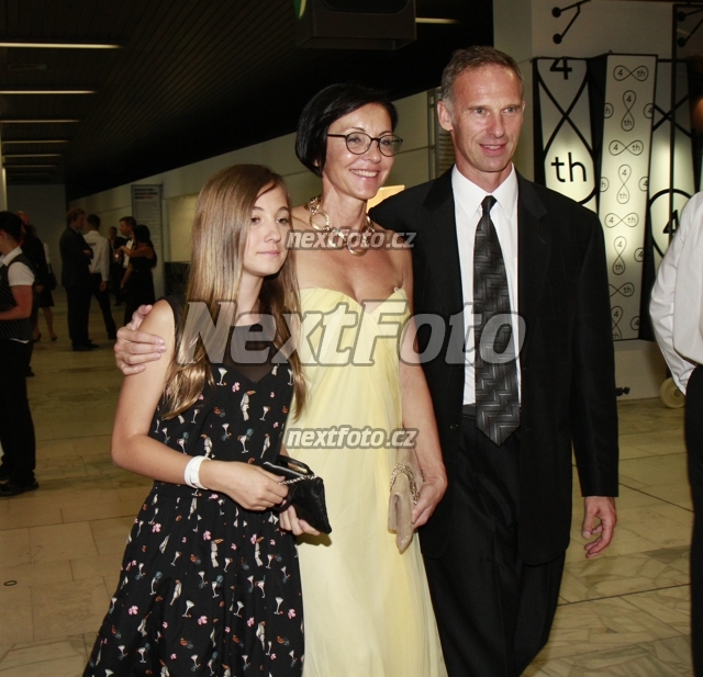 3574 Dominik Hasek Libuse Smuclerova