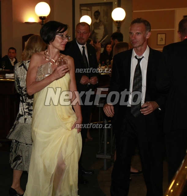 3729 Dominik Hasek Libuse Smuclerova